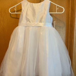 Brand New!! White flower Girl Dress Size 4